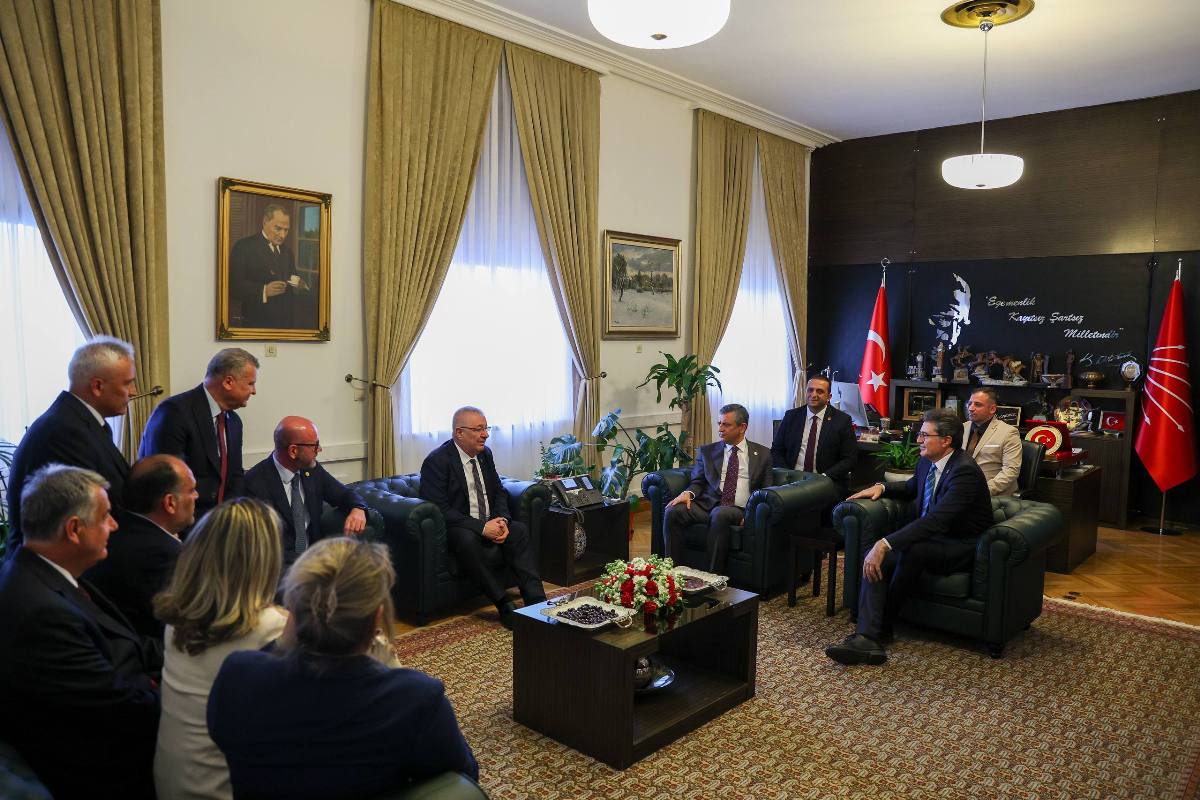 01-11 Ertaş, Özgür Özel ile TBMM’de kritik görüşme