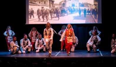 Çanakkale Zaferi sahnede: Ayvalık’ta tam not