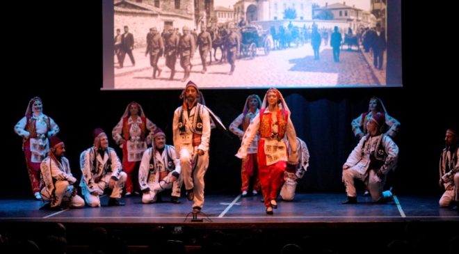 Çanakkale Zaferi sahnede: Ayvalık’ta tam not