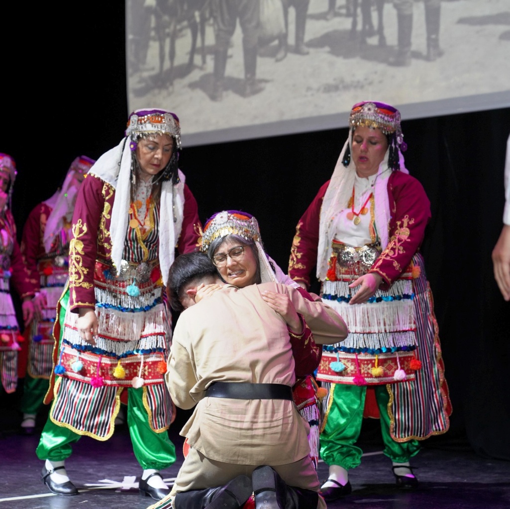 03 Çanakkale Zaferi sahnede: Ayvalık’ta tam not