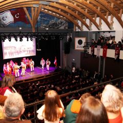 04-240x240 Çanakkale Zaferi sahnede: Ayvalık’ta tam not