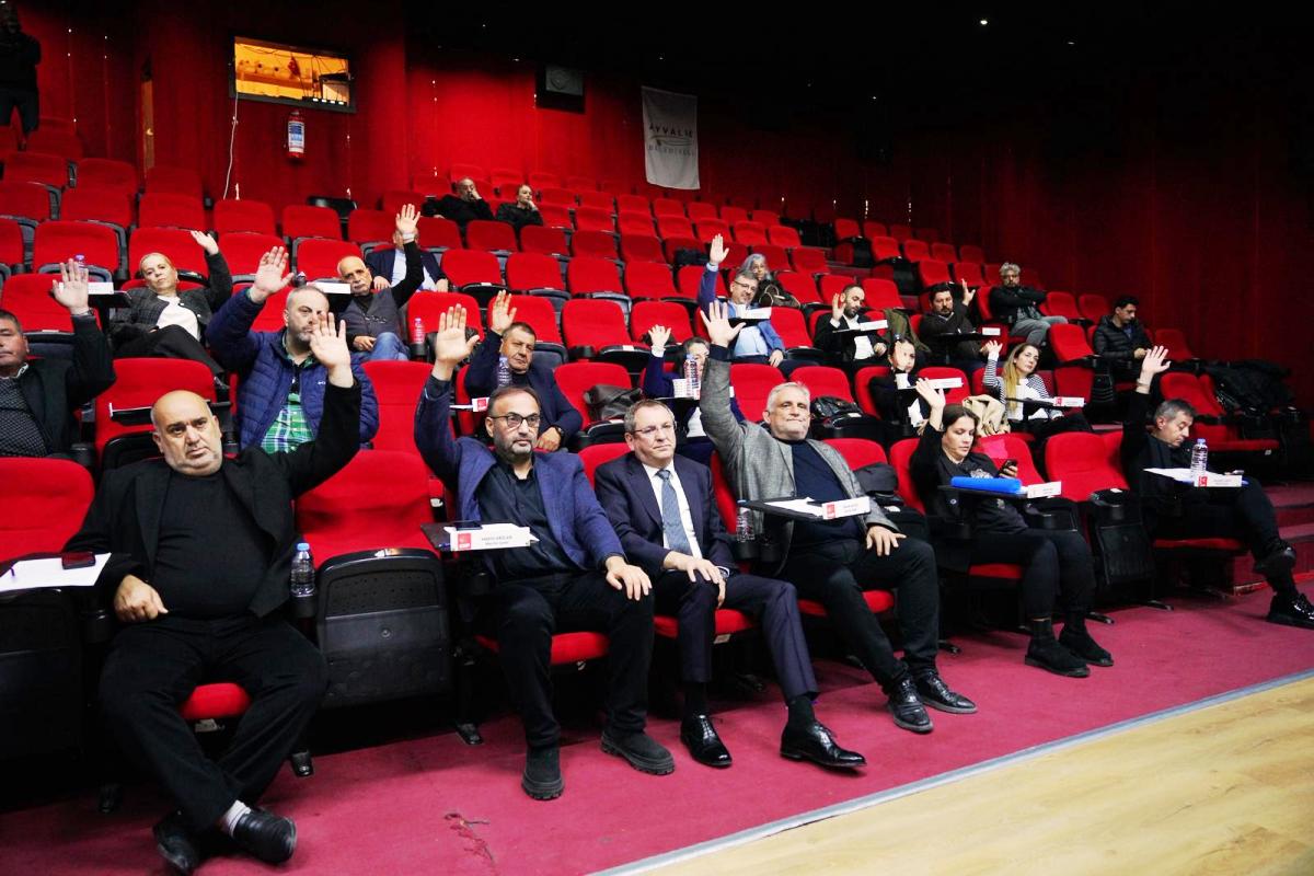 05 Ayvalık’ta 2025 Faaliyet Raporu 15 Maddeyle Oy Birliğiyle Kabul Edildi