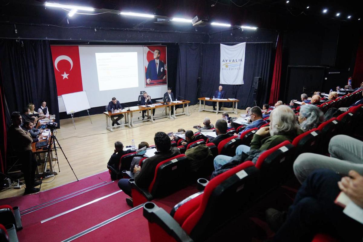 08 Ayvalık’ta 2025 Faaliyet Raporu 15 Maddeyle Oy Birliğiyle Kabul Edildi