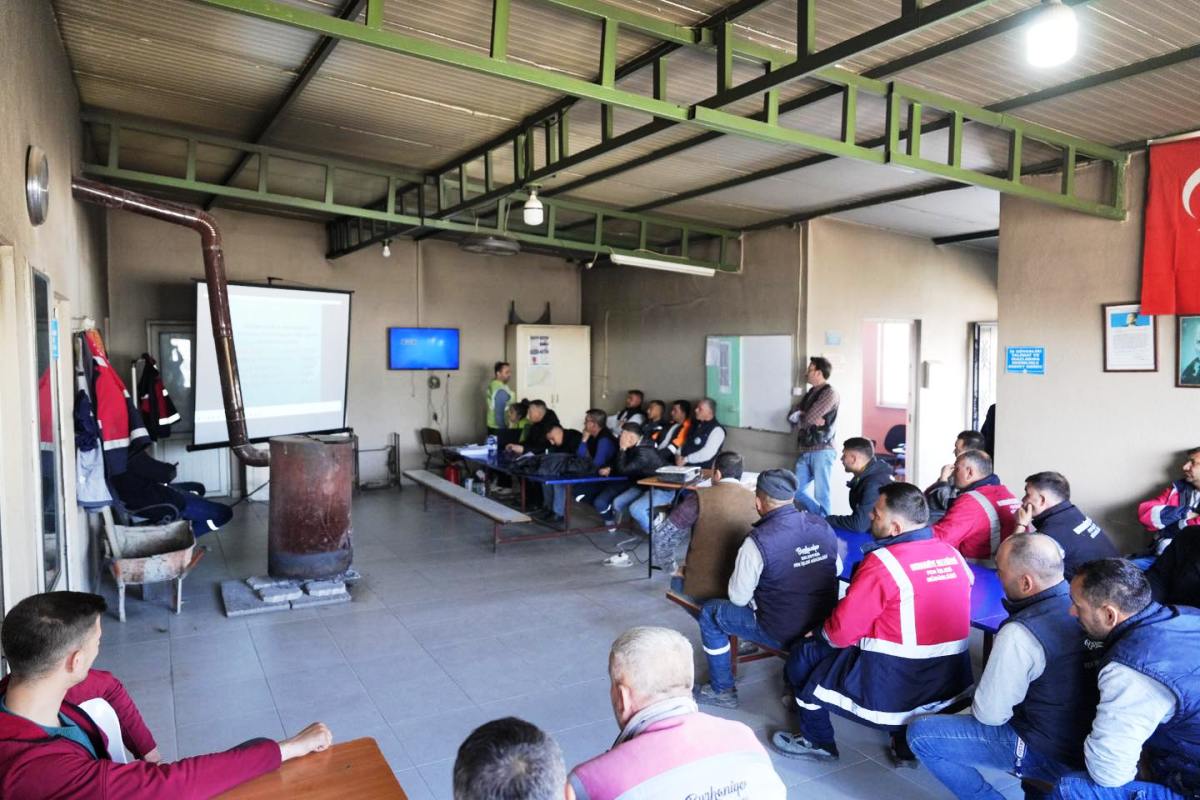 Burhaniye Belediyesi İş Sağlığı Eğitimi ile Riskler Sıfırlanıyor