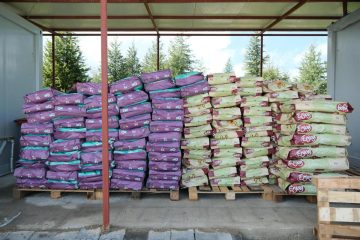 1-6-360x240 Altıeylül hayvan barınağına 2 ton mama desteği