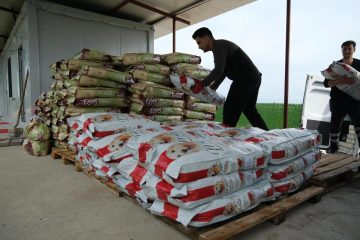 1-9-360x240 Altıeylül hayvan barınağına 2 ton mama desteği