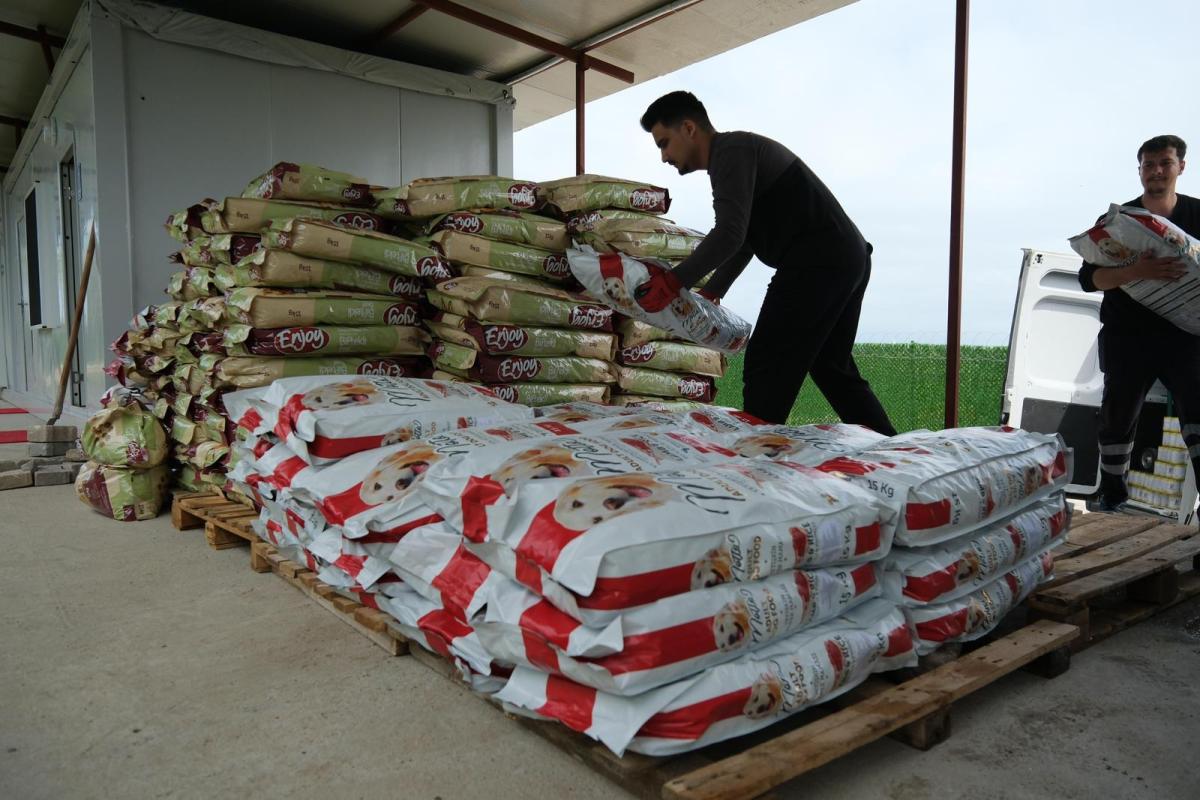 1-9 Altıeylül hayvan barınağına 2 ton mama desteği