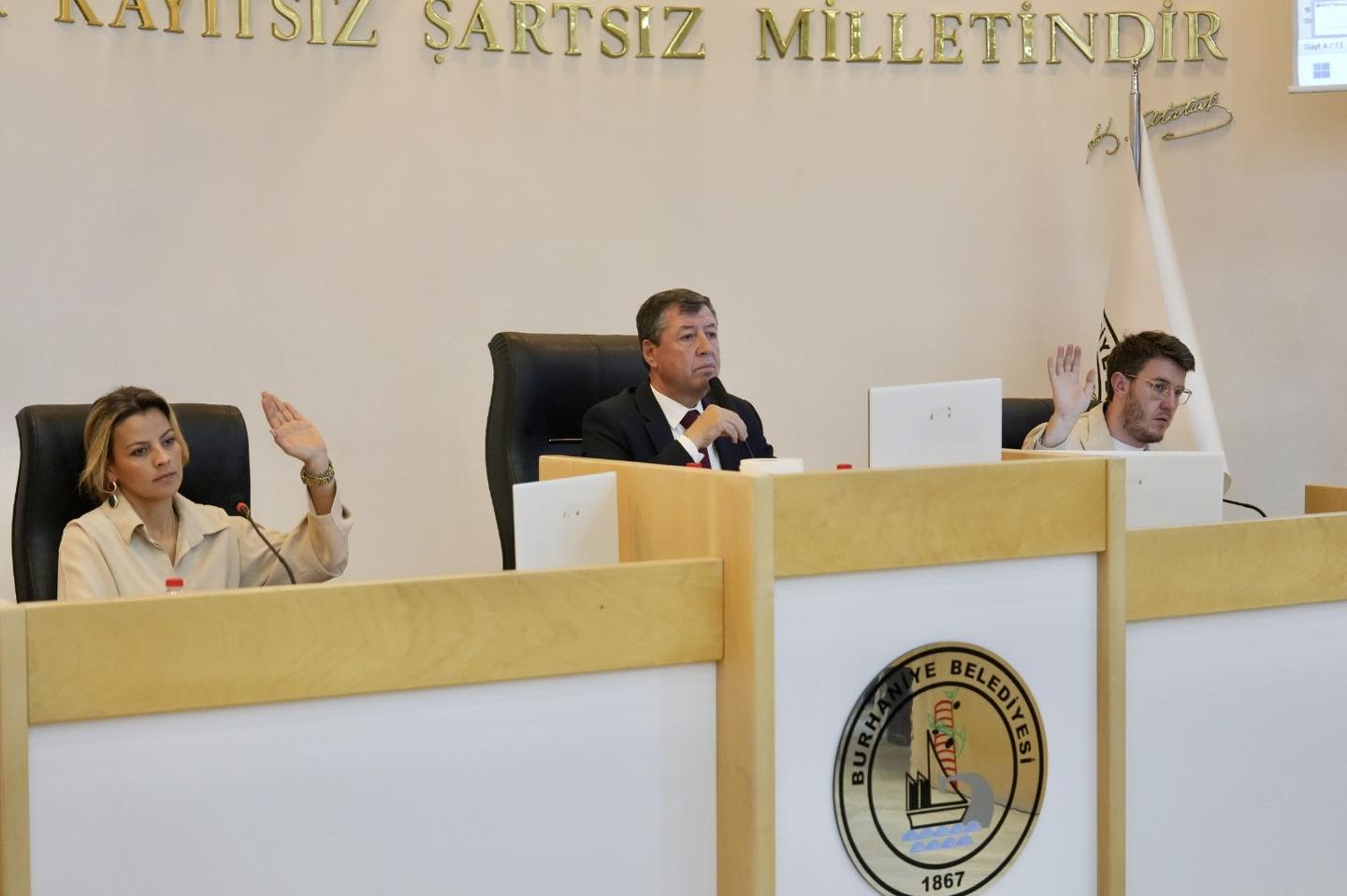 10-1 Burhaniye Belediye Meclisi 2025 raporunu kabul etti