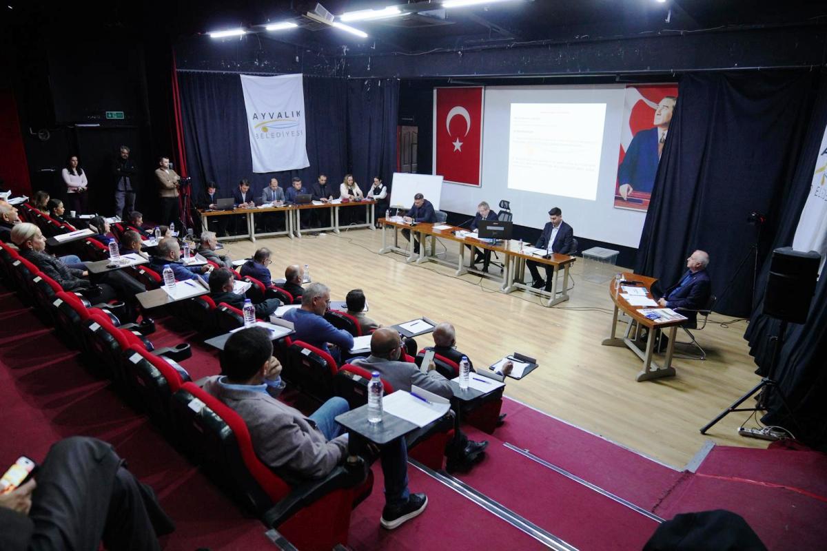 10 Ayvalık’ta 2025 Faaliyet Raporu 15 Maddeyle Oy Birliğiyle Kabul Edildi