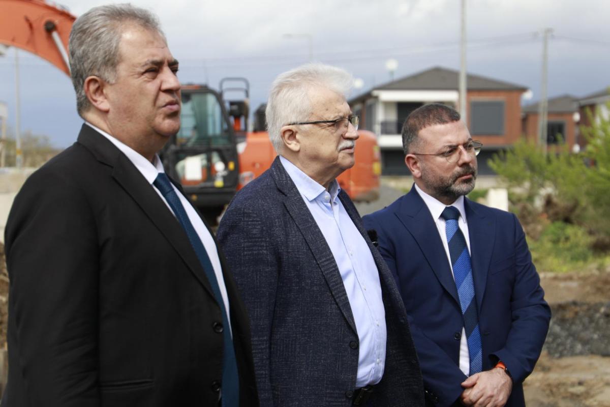 2 Burhaniye altyapı çalışmaları hız kesmeden sürüyor