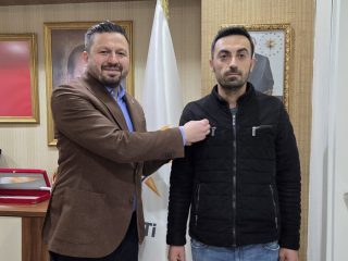 20260404_004545-320x240 Balıkesir AK Parti'ye 3 Kritik Katılım: Rozetleri Aydemir Taktı