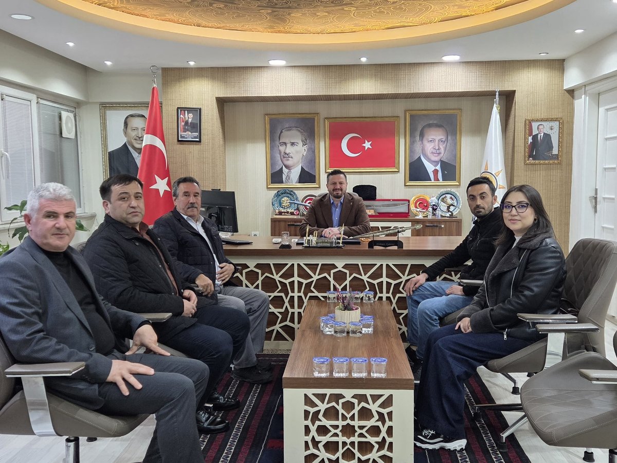 20260404_004547 Balıkesir AK Parti'ye 3 Kritik Katılım: Rozetleri Aydemir Taktı