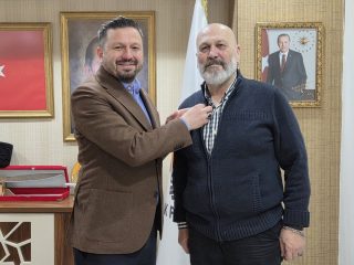 20260404_004551-320x240 Balıkesir AK Parti'ye 3 Kritik Katılım: Rozetleri Aydemir Taktı