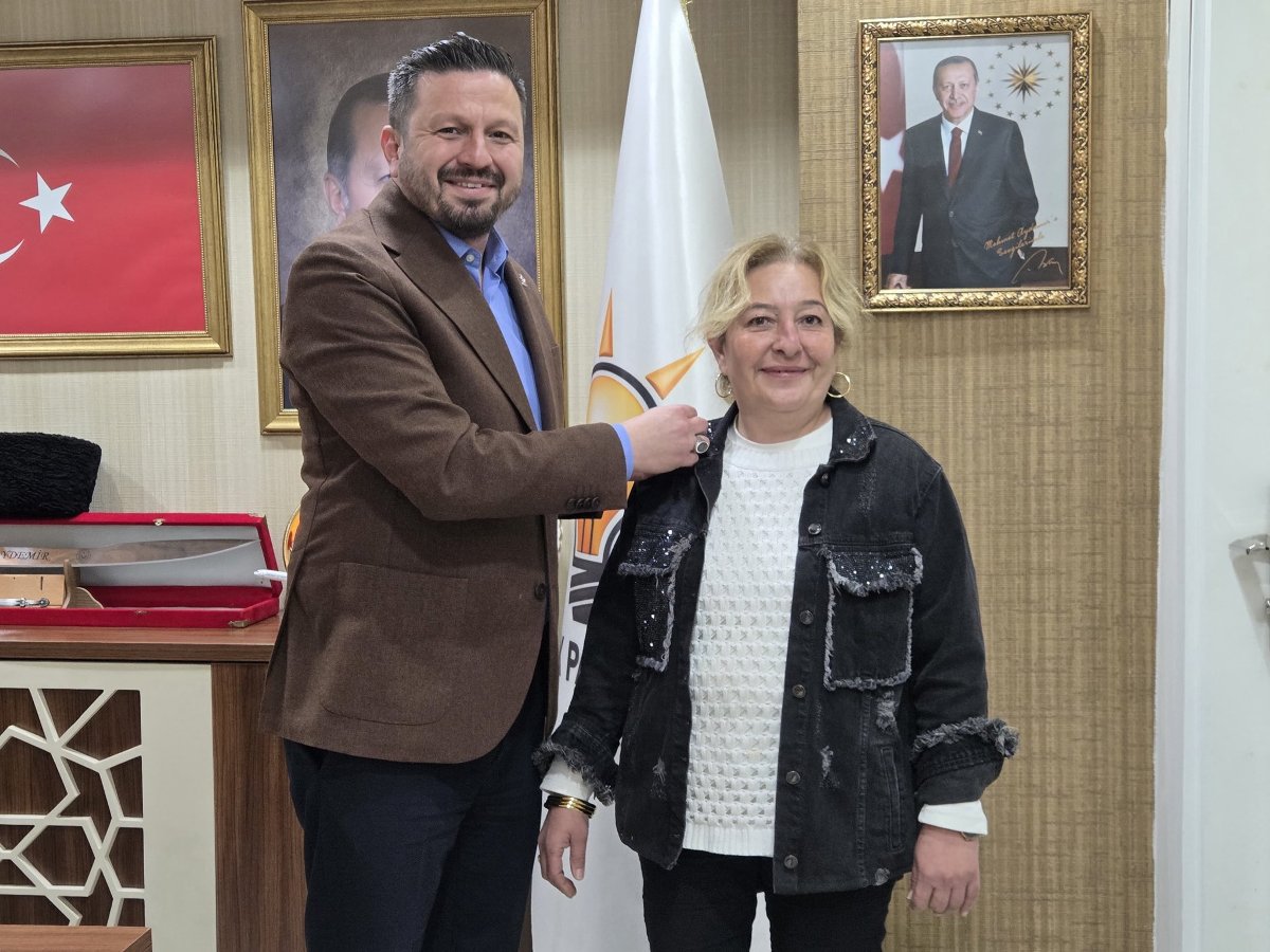 20260404_004605 Balıkesir AK Parti'ye 3 Kritik Katılım: Rozetleri Aydemir Taktı