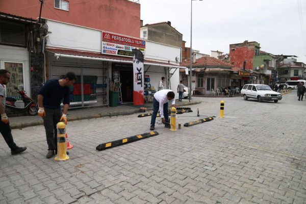 3-8-600x400 Burhaniye’de Trafiği Rahatlatan Duba Hamlesi : İşte Detaylar