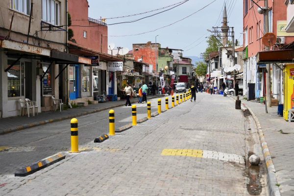 6-6-600x400 Burhaniye’de Trafiği Rahatlatan Duba Hamlesi : İşte Detaylar