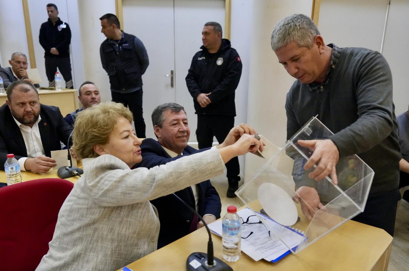 8-1 Burhaniye Belediye Meclisi 2025 raporunu kabul etti