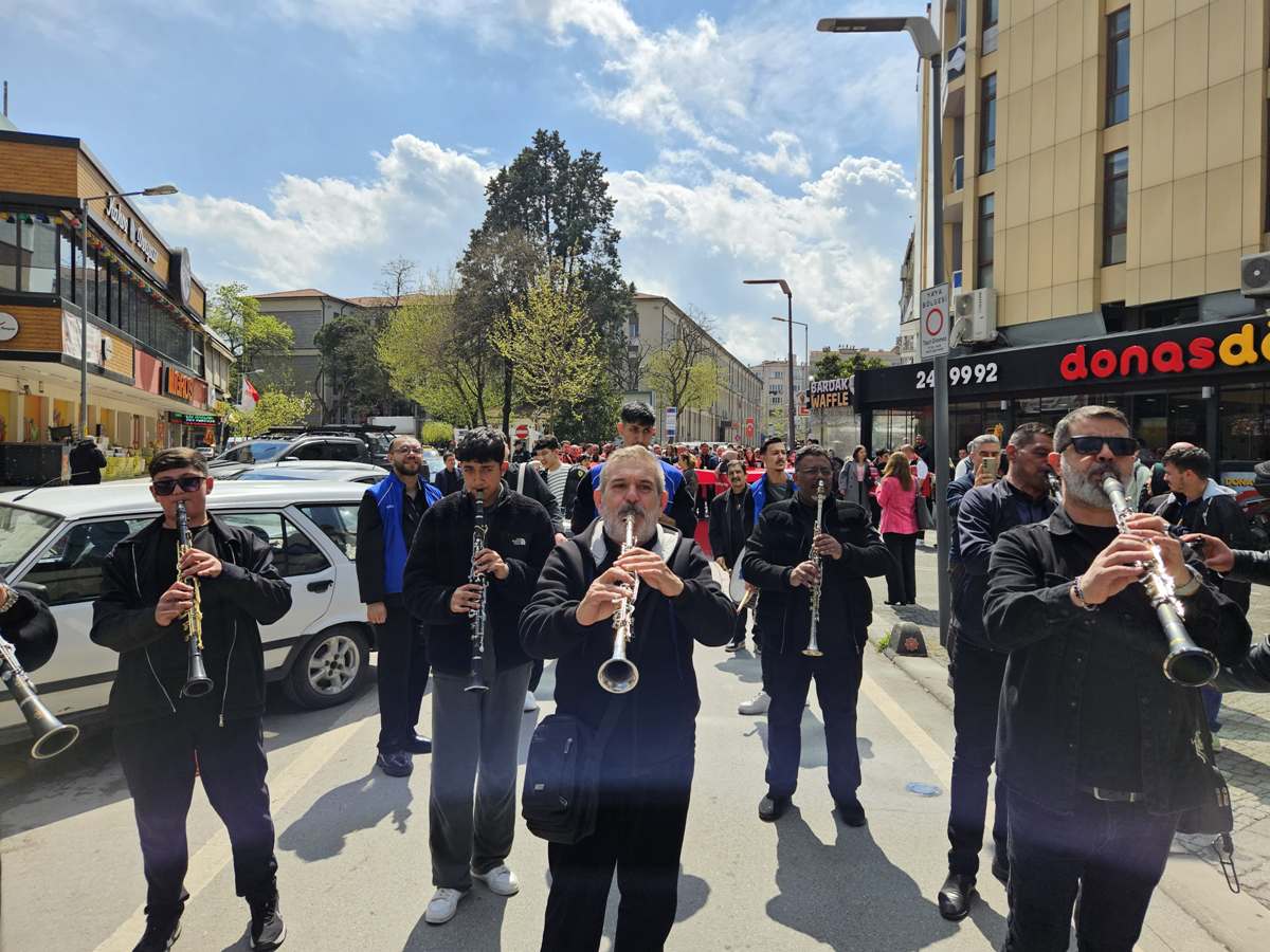 Mehmet-Aydemir-Roman-Havasiyla-Costu-10 Mehmet Aydemir Roman Havası Oynadı! Coşku Zirvede