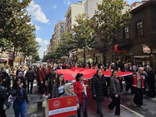 Mehmet-Aydemir-Roman-Havasiyla-Costu-11-320x240 Mehmet Aydemir Roman Havası Oynadı! Coşku Zirvede