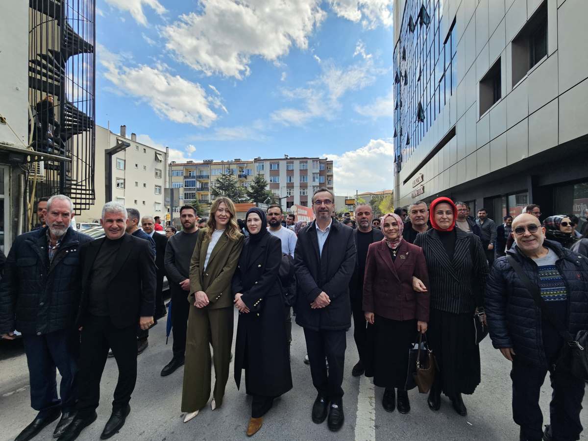 Mehmet-Aydemir-Roman-Havasiyla-Costu-13 Mehmet Aydemir Roman Havası Oynadı! Coşku Zirvede