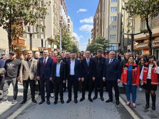 Mehmet-Aydemir-Roman-Havasiyla-Costu-15-320x240 Mehmet Aydemir Roman Havası Oynadı! Coşku Zirvede