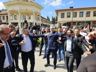 Mehmet-Aydemir-Roman-Havasiyla-Costu-16-320x240 Mehmet Aydemir Roman Havası Oynadı! Coşku Zirvede