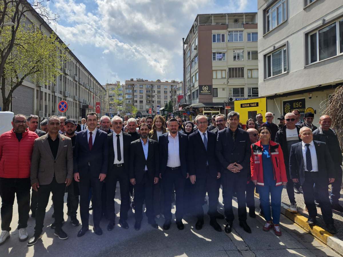 Mehmet-Aydemir-Roman-Havasiyla-Costu-7 Mehmet Aydemir Roman Havası Oynadı! Coşku Zirvede