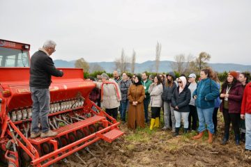 balikesir_buyuksehir_belediyesi_kursiyerlerini_donanimli_bir_egitimden_geciriyor_14_medium-360x240 Tıbbi Aromatik Bitkiler Kursu 80 Kişiyle Tamamlandı