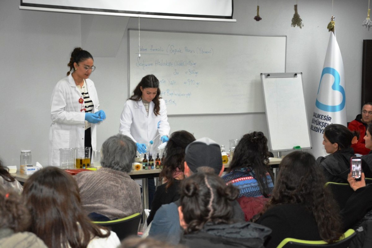 balikesir_buyuksehir_belediyesi_kursiyerlerini_donanimli_bir_egitimden_geciriyor_17_medium Tıbbi Aromatik Bitkiler Kursu 80 Kişiyle Tamamlandı