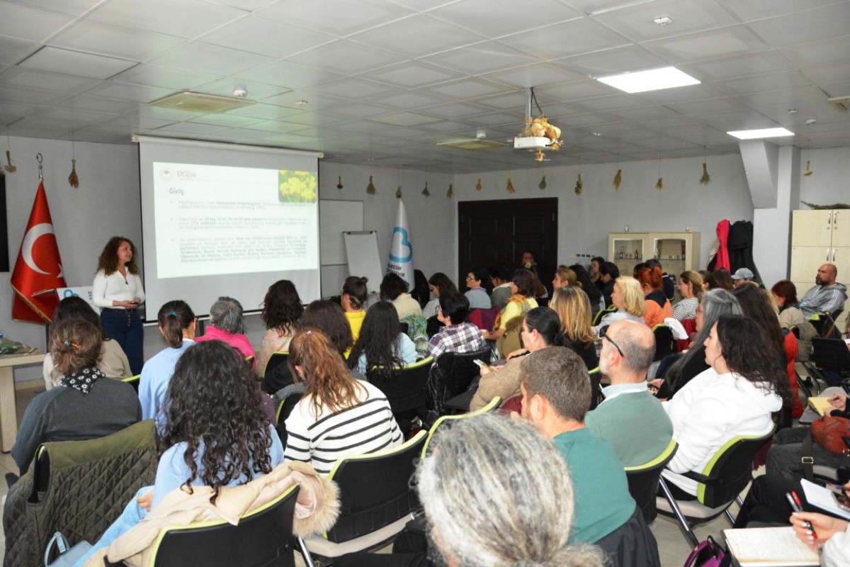 balikesir_buyuksehir_belediyesi_kursiyerlerini_donanimli_bir_egitimden_geciriyor_19_medium Tıbbi Aromatik Bitkiler Kursu 80 Kişiyle Tamamlandı