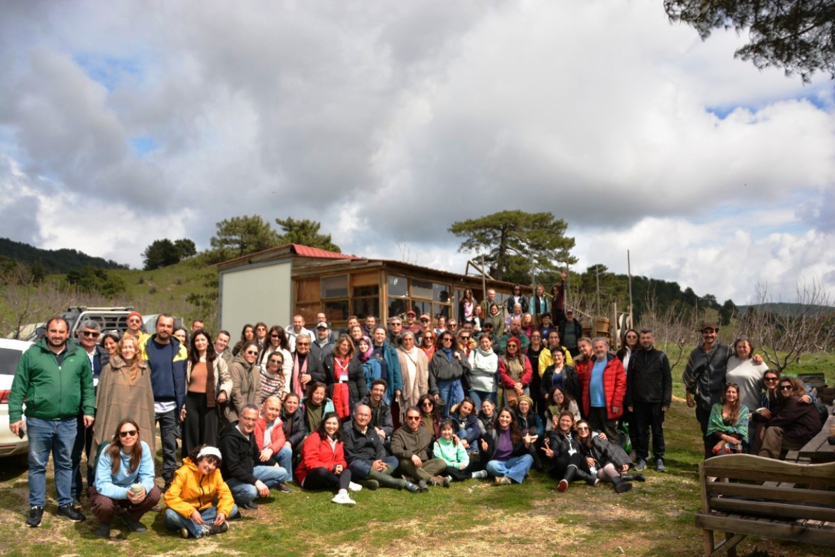 balikesir_buyuksehir_belediyesi_kursiyerlerini_donanimli_bir_egitimden_geciriyor_1_medium Tıbbi Aromatik Bitkiler Kursu 80 Kişiyle Tamamlandı