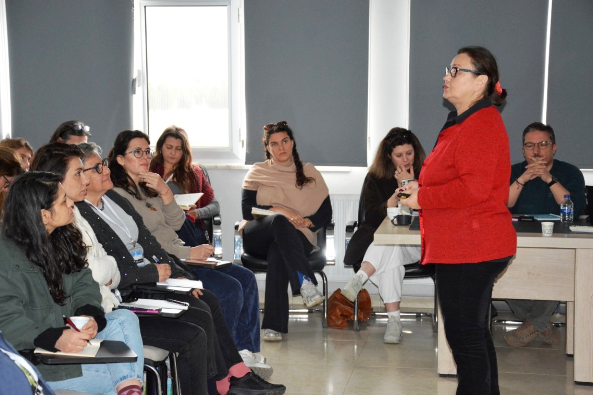 balikesir_buyuksehir_belediyesi_kursiyerlerini_donanimli_bir_egitimden_geciriyor_4_medium Tıbbi Aromatik Bitkiler Kursu 80 Kişiyle Tamamlandı