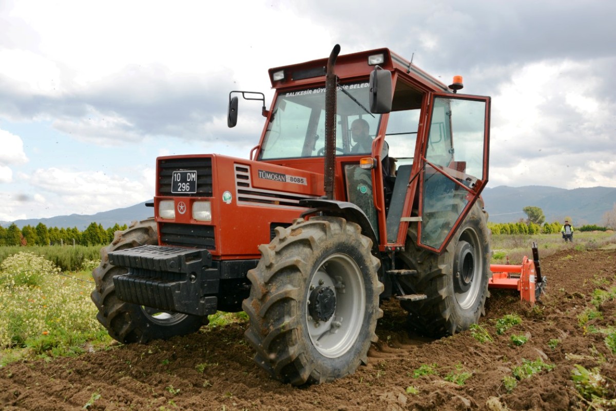 balikesir_buyuksehir_belediyesi_kursiyerlerini_donanimli_bir_egitimden_geciriyor_9_medium Tıbbi Aromatik Bitkiler Kursu 80 Kişiyle Tamamlandı