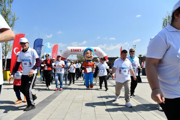 balikesirde_adimlar_otizm_farkindaligi_icin_atildi_10-600x400 Balıkesir'de Adımlar Bu Kez "Farklılıklar" İçin Atıldı