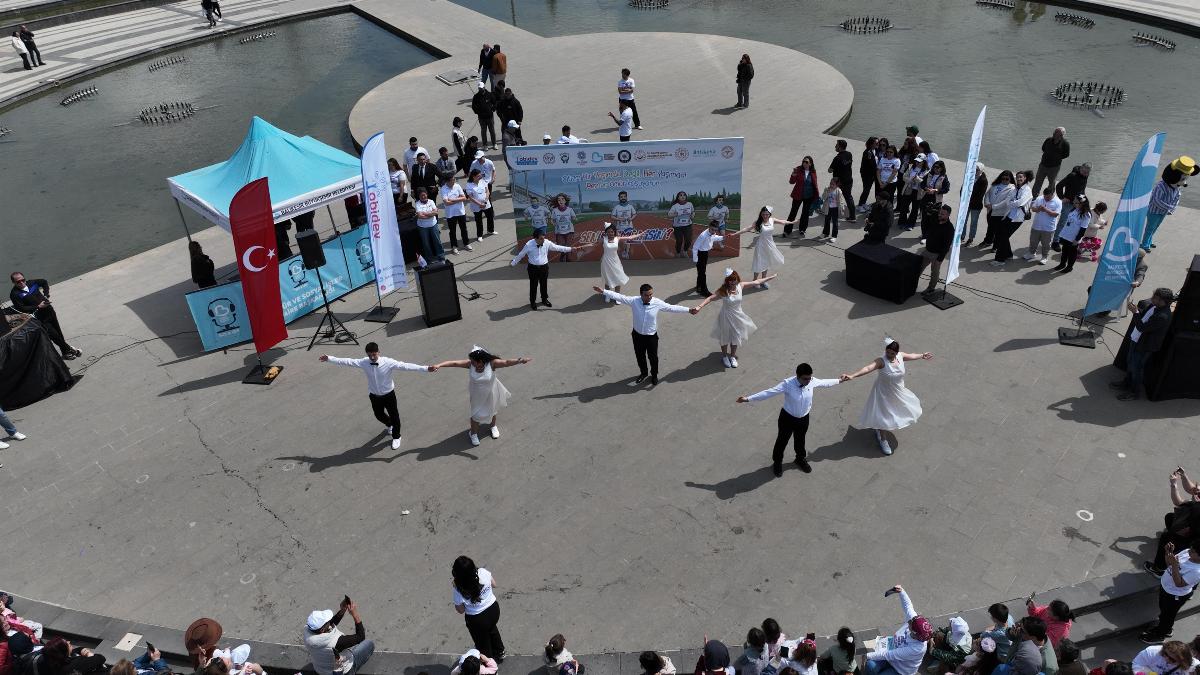 balikesirde_adimlar_otizm_farkindaligi_icin_atildi_2 Balıkesir'de Adımlar Bu Kez "Farklılıklar" İçin Atıldı