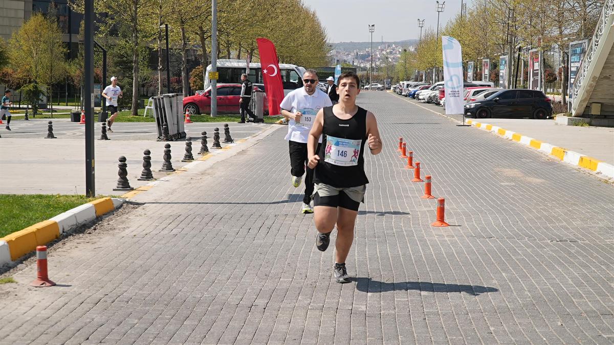 balikesirde_adimlar_otizm_farkindaligi_icin_atildi_3 Balıkesir'de Adımlar Bu Kez "Farklılıklar" İçin Atıldı
