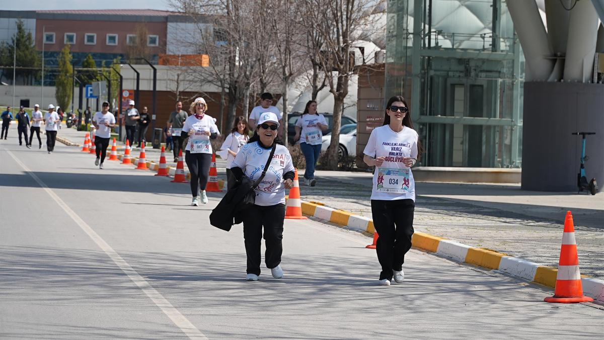 balikesirde_adimlar_otizm_farkindaligi_icin_atildi_4 Balıkesir'de Adımlar Bu Kez "Farklılıklar" İçin Atıldı