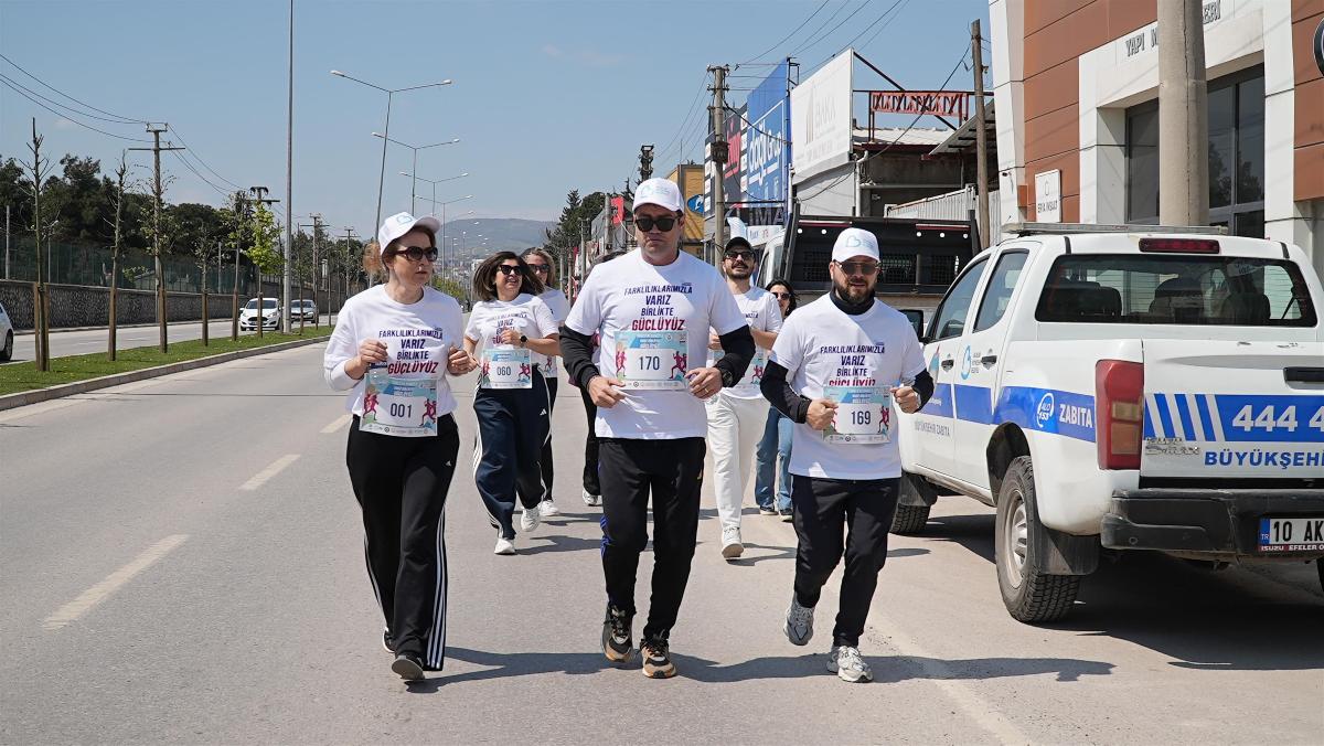 balikesirde_adimlar_otizm_farkindaligi_icin_atildi_5 Balıkesir'de Adımlar Bu Kez "Farklılıklar" İçin Atıldı