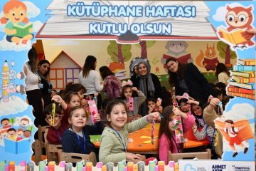 buyuksehirin_kutuphane_haftasi_etkinliklerine_yogun_ilgi_8-360x240 Kütüphane Haftası etkinliklerine Balıkesir’de yoğun ilgi