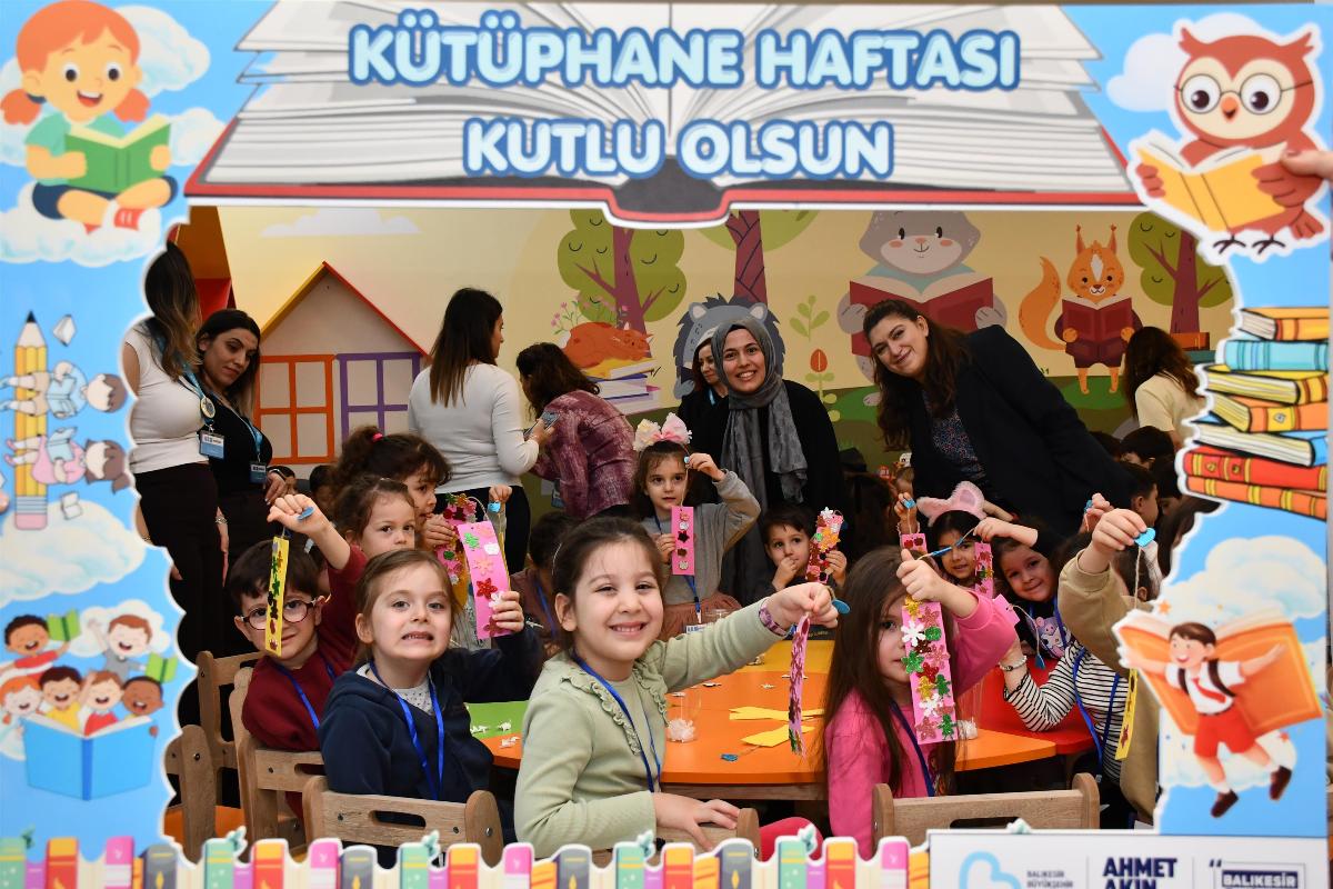 buyuksehirin_kutuphane_haftasi_etkinliklerine_yogun_ilgi_8 Kütüphane Haftası etkinliklerine Balıkesir’de yoğun ilgi