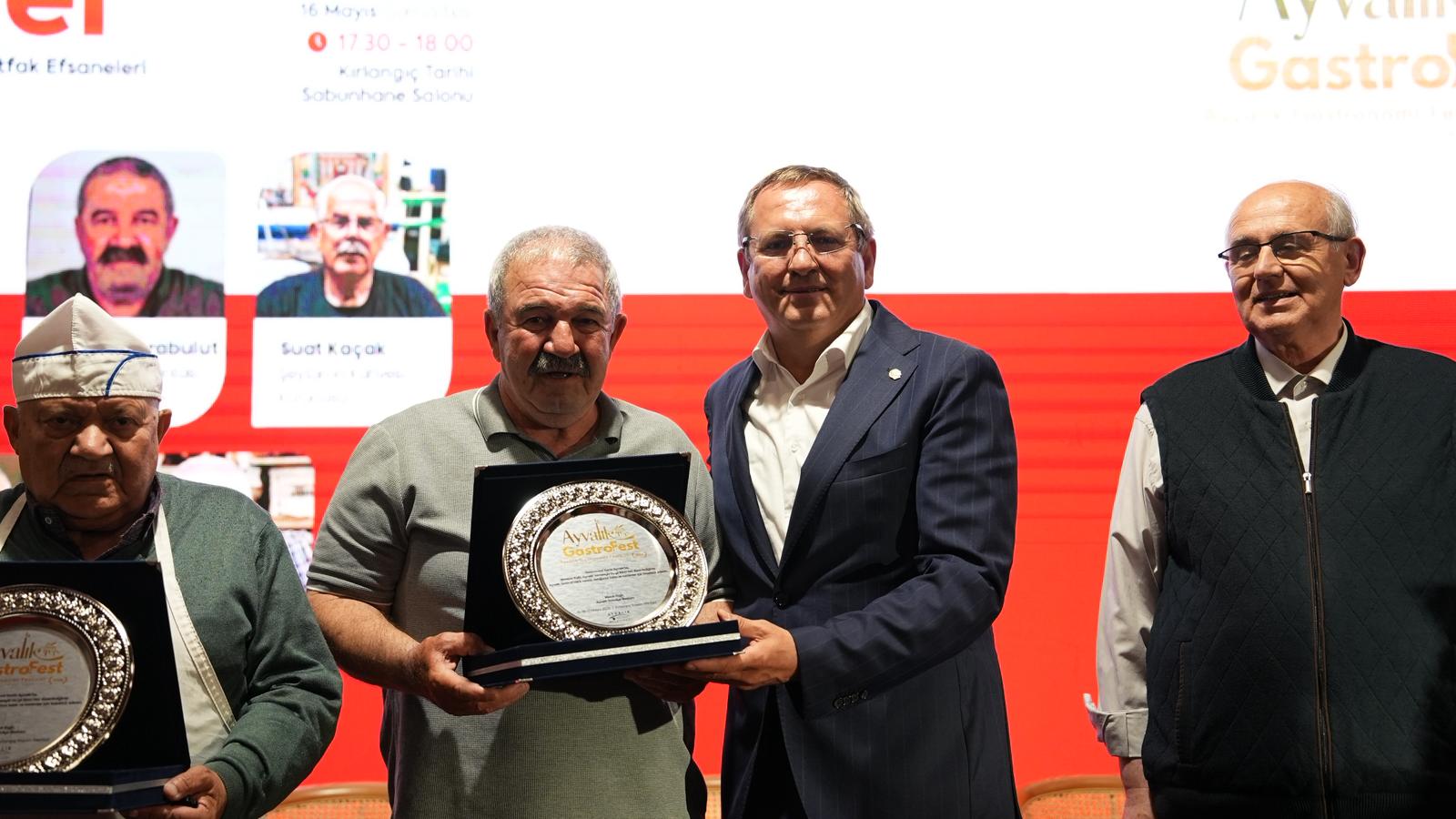 08 Mustafa Karabulut ve Başkan Mesut Ergin