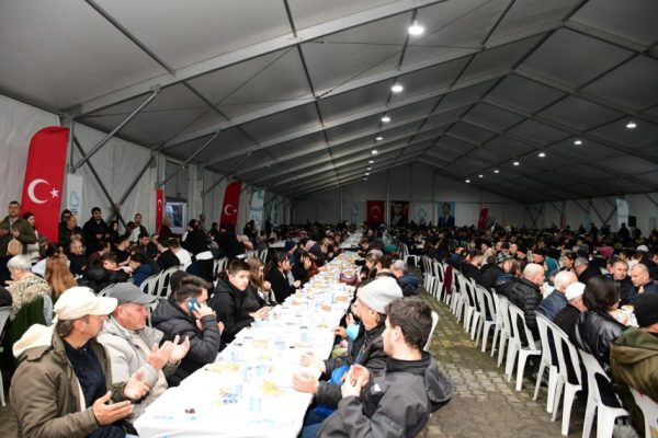 buyuksehir_ilk_iftarini_vatandaslariyla_gerceklestirdi_1_medium-945x630