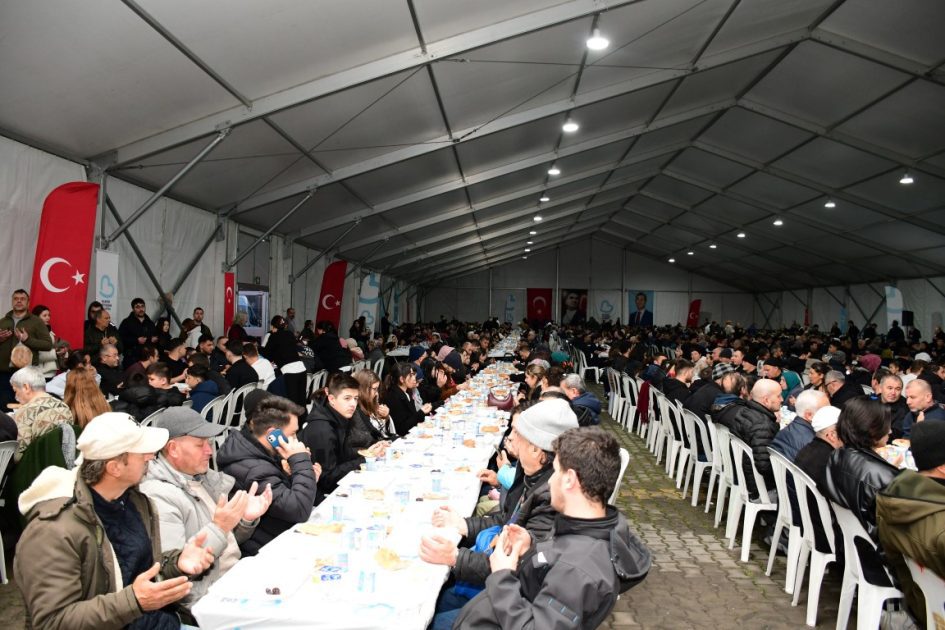 buyuksehir_ilk_iftarini_vatandaslariyla_gerceklestirdi_1_medium-945x630