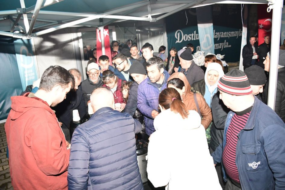 buyuksehir_ilk_iftarini_vatandaslariyla_gerceklestirdi_4_medium-945x630