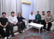 Ertaş öğrencilerin evinde iftar yaptı: Sofrada sürpriz davet