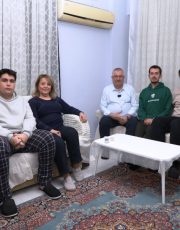 Ertaş öğrencilerin evinde iftar yaptı: Sofrada sürpriz davet